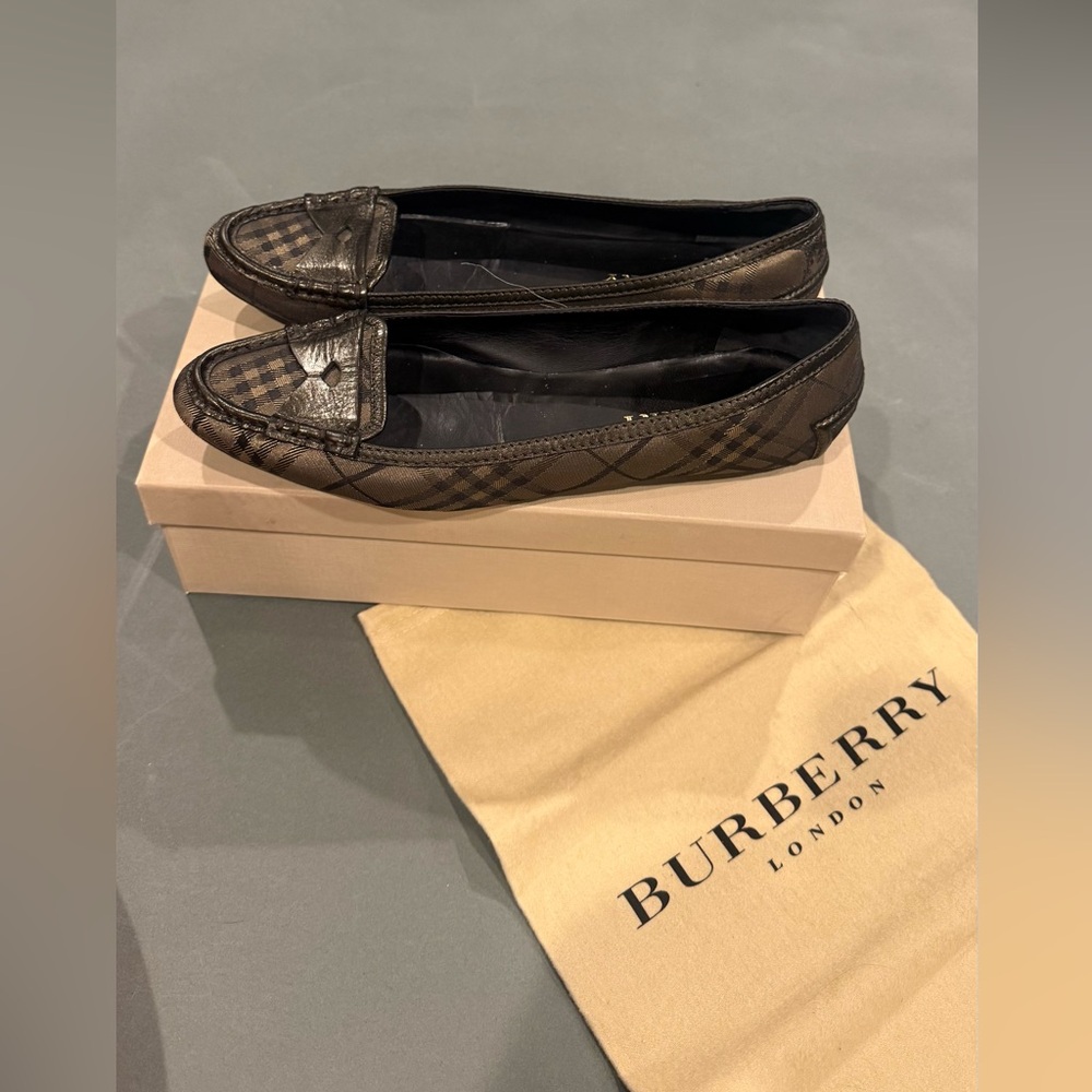 Burberry Women's Leather Ballerina Flats in size 11